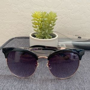 QUAY Sunglasses with Case and Cleaning Cloth